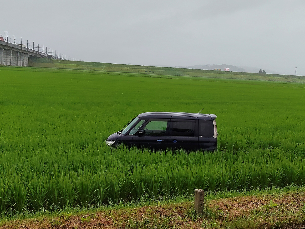 車両突入